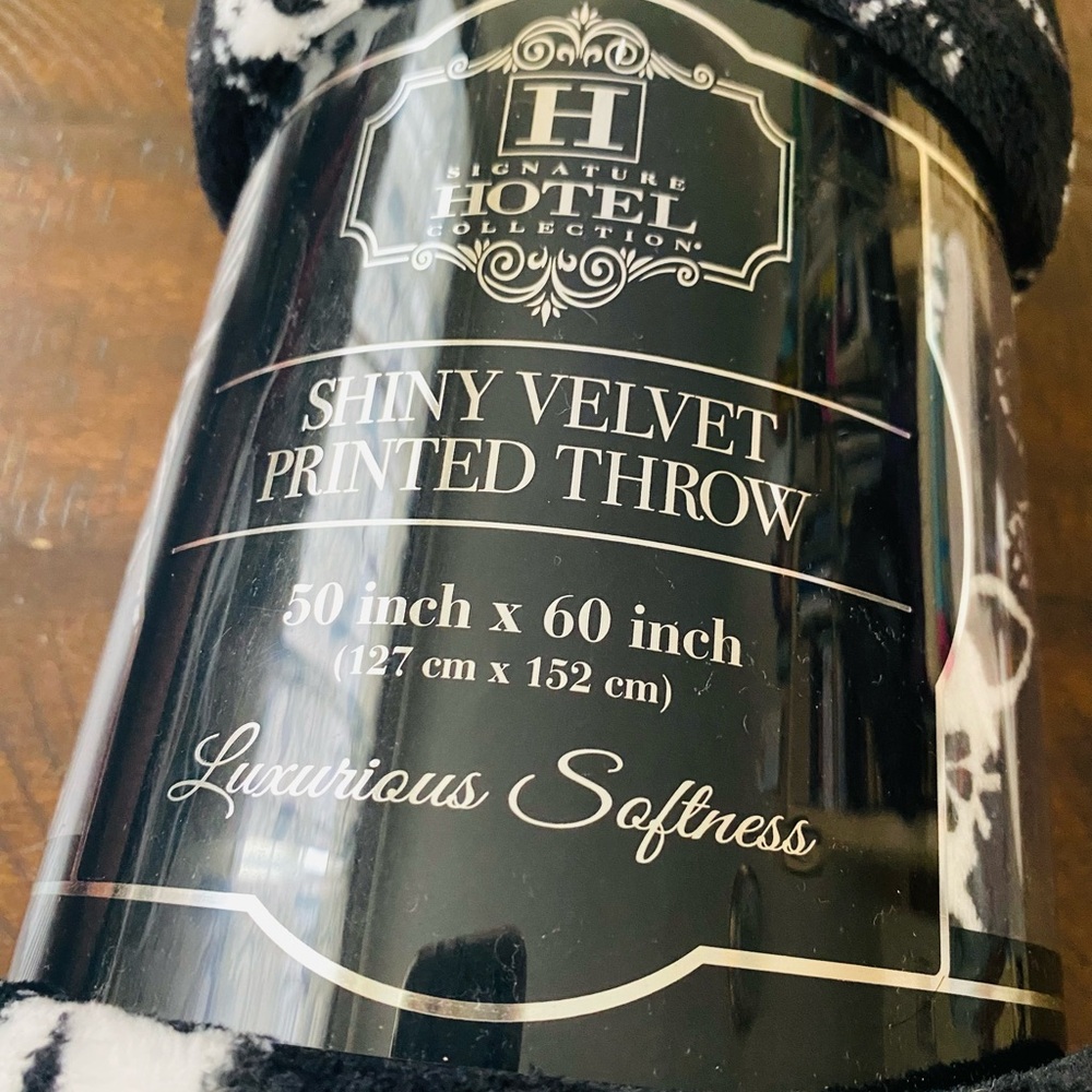 BRAND NEW! Hotel Collection Throw - Picture 6 of 6